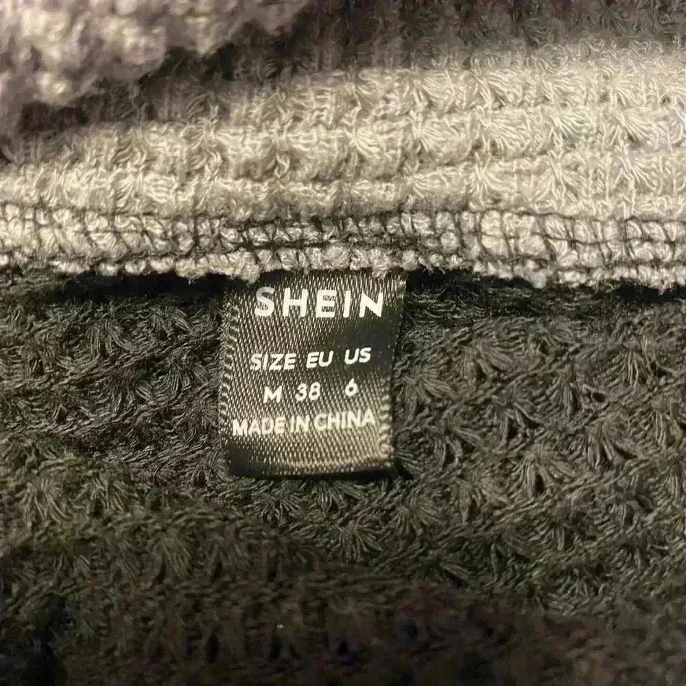 SHEIN Cowl Neck waffle pattern in black with cuffs & cowl neck in gray size MED - Picture 6 of 7